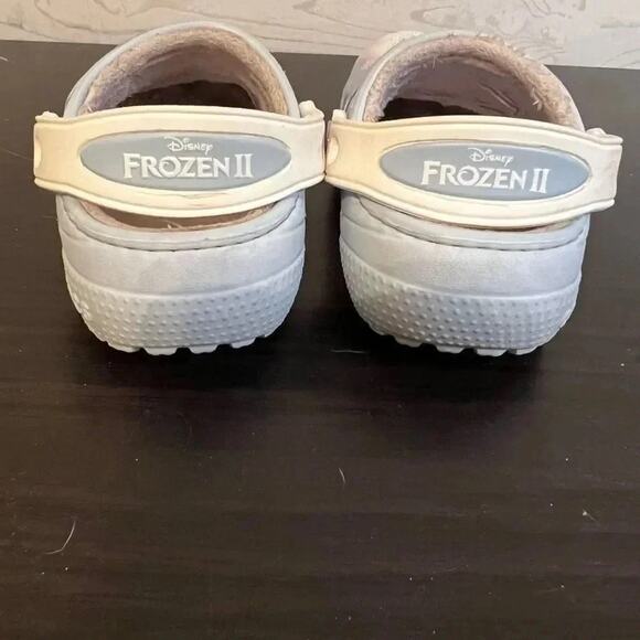 Disney Frozen II Crocs Size 6 - Picture 3 of 8